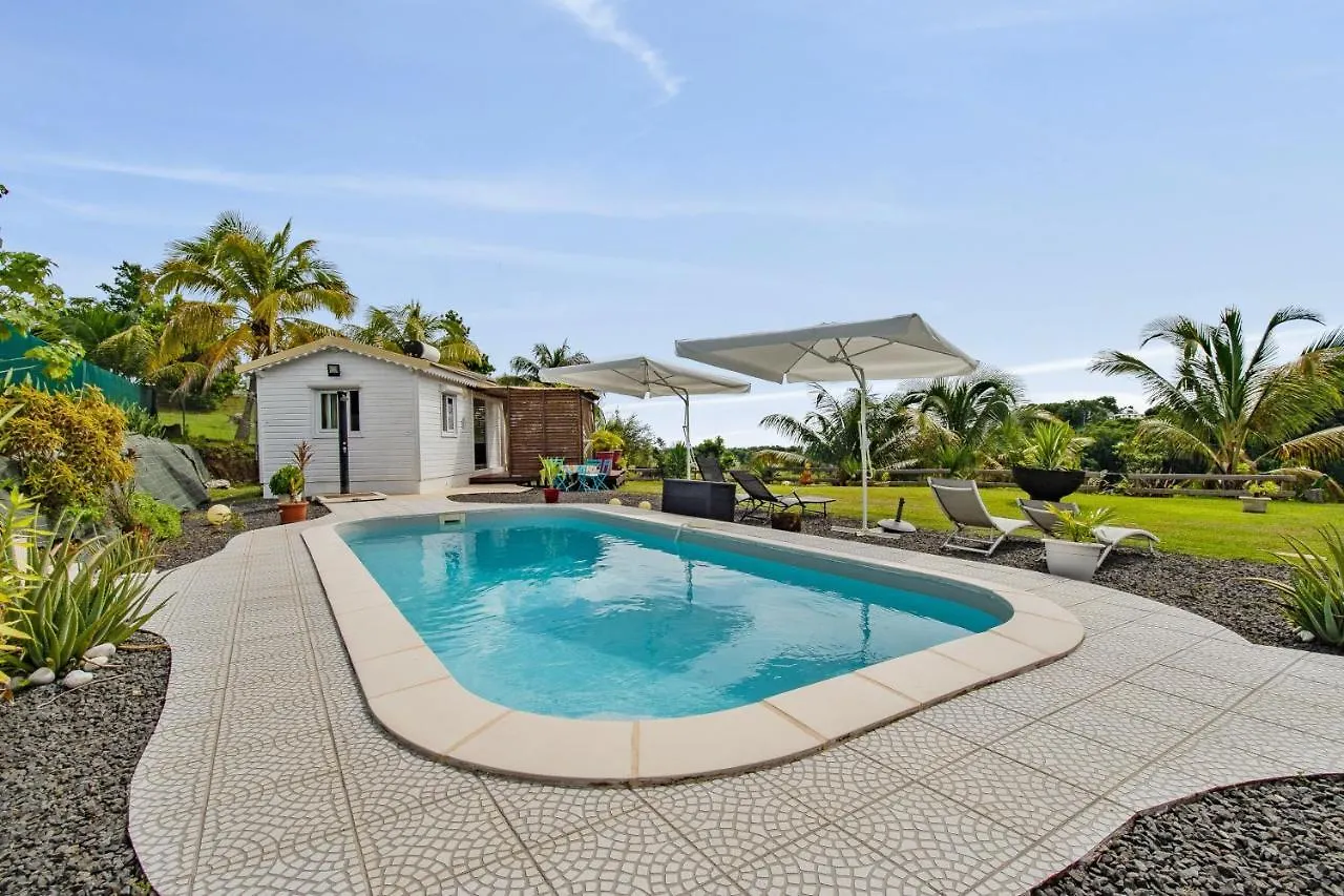 Kontakte von Bungalow Charmant A Petit Bourg Avec Piscine Partagee