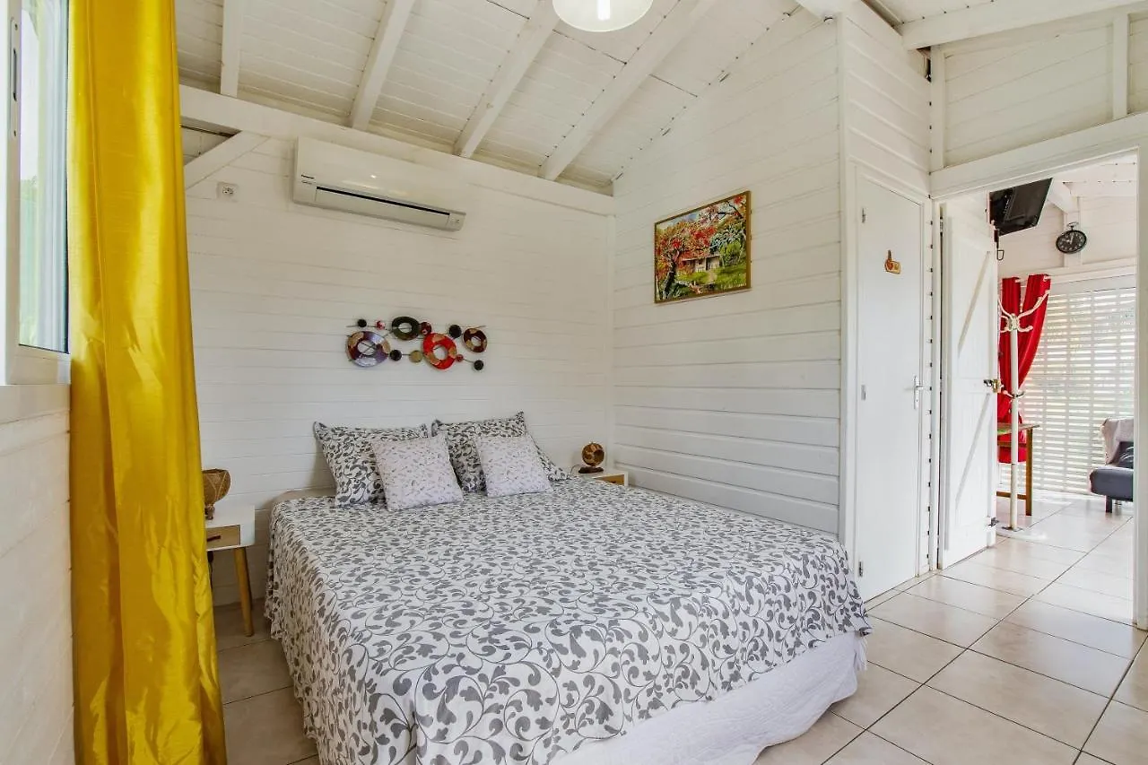 Ferienhaus Bungalow Charmant A Petit Bourg Avec Piscine Partagee Guadeloupe