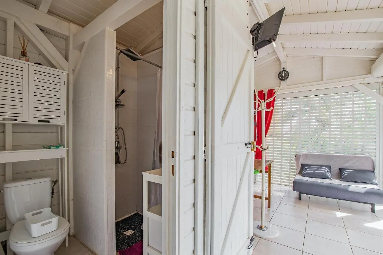 Bungalow Charmant A Petit Bourg Avec Piscine Partagee Ferienhaus